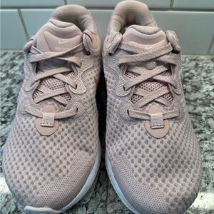 Nike Women's Renew Mauve Pink Size 7 no box